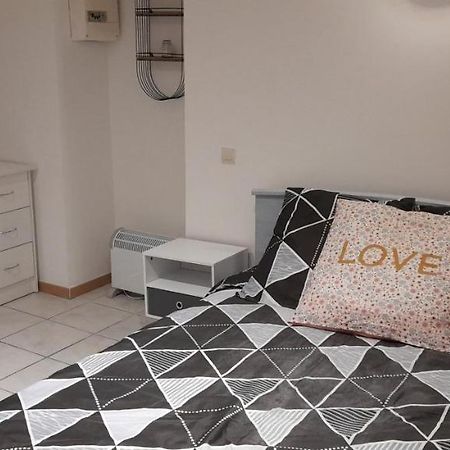 פרפיניין Tres Belle Appartement F1 Bis מראה חיצוני תמונה
